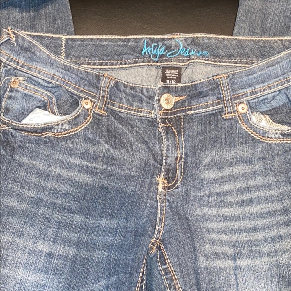 Ariya Jeans 11/12